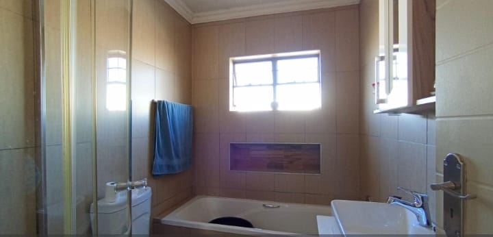 2 Bedroom Property for Sale in Andeon Gauteng