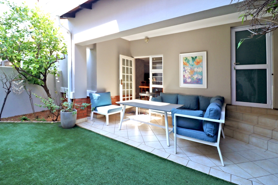 2 Bedroom Property for Sale in Bryanston Gauteng