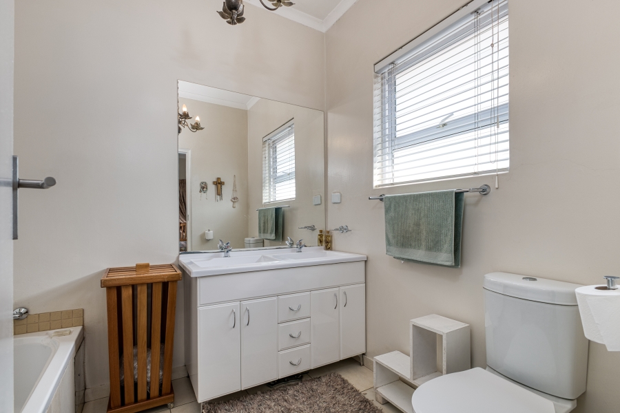 2 Bedroom Property for Sale in Linden Gauteng