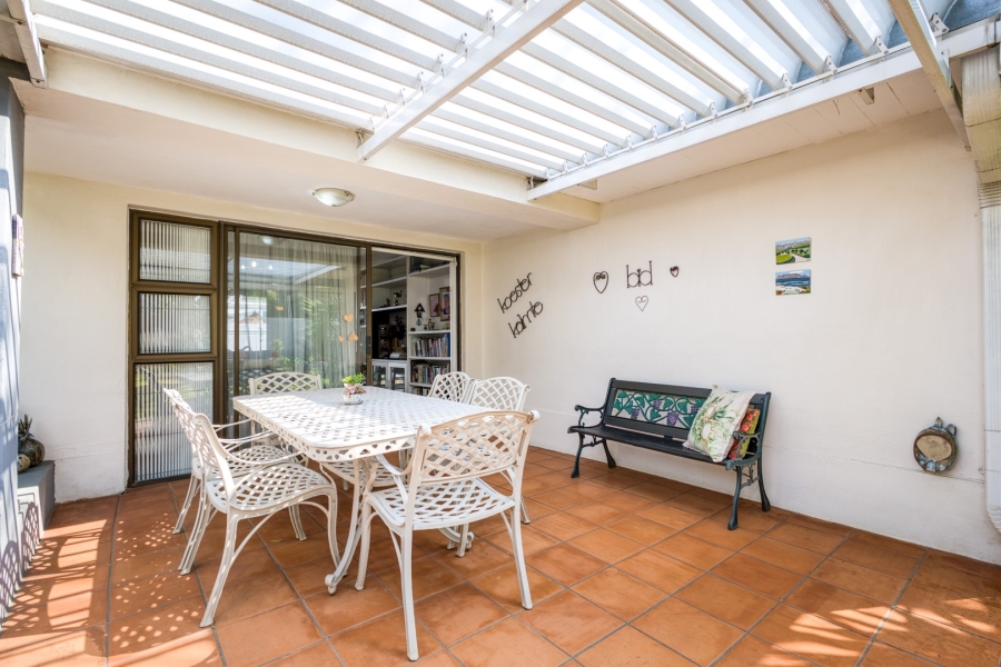 2 Bedroom Property for Sale in Linden Gauteng