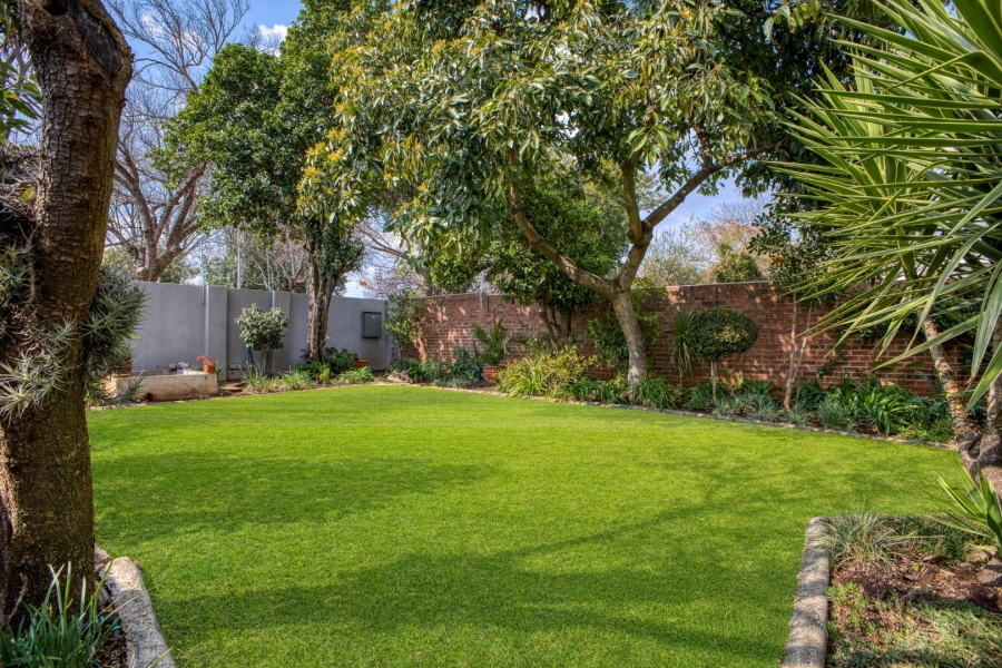 2 Bedroom Property for Sale in Linden Gauteng