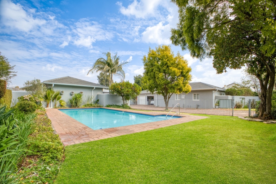 2 Bedroom Property for Sale in Linden Gauteng