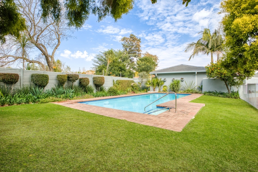 2 Bedroom Property for Sale in Linden Gauteng