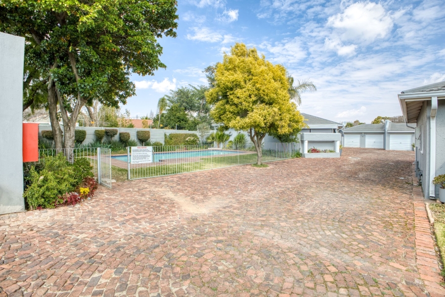 2 Bedroom Property for Sale in Linden Gauteng