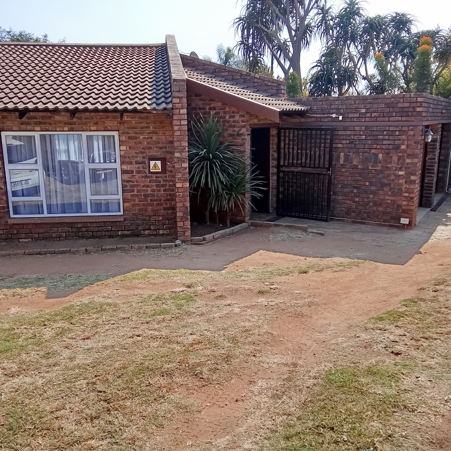 3 Bedroom Property for Sale in Radiokop Gauteng