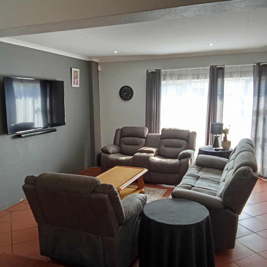 3 Bedroom Property for Sale in Radiokop Gauteng