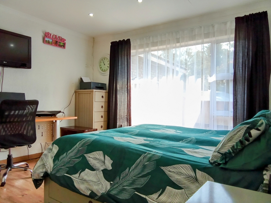 3 Bedroom Property for Sale in Radiokop Gauteng