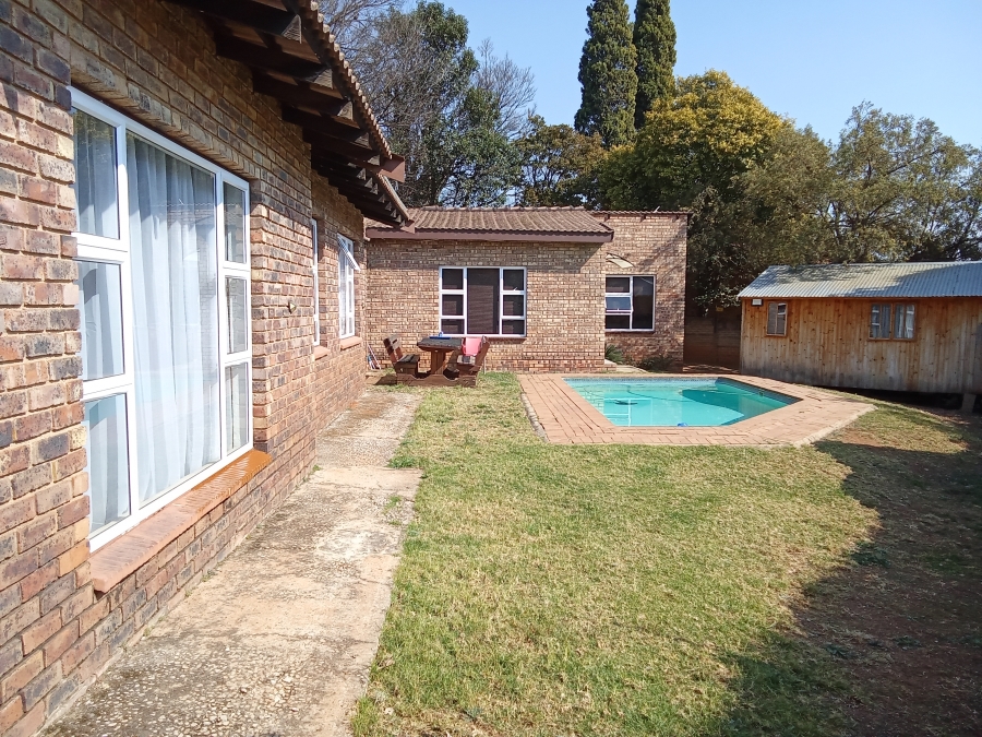 3 Bedroom Property for Sale in Radiokop Gauteng