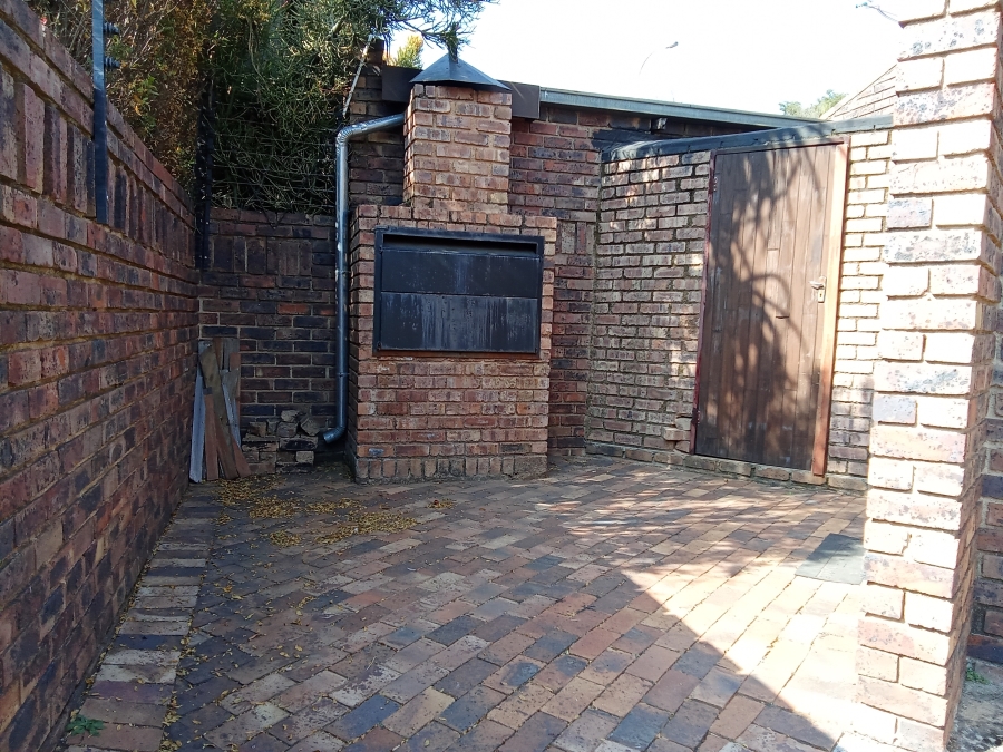 3 Bedroom Property for Sale in Radiokop Gauteng
