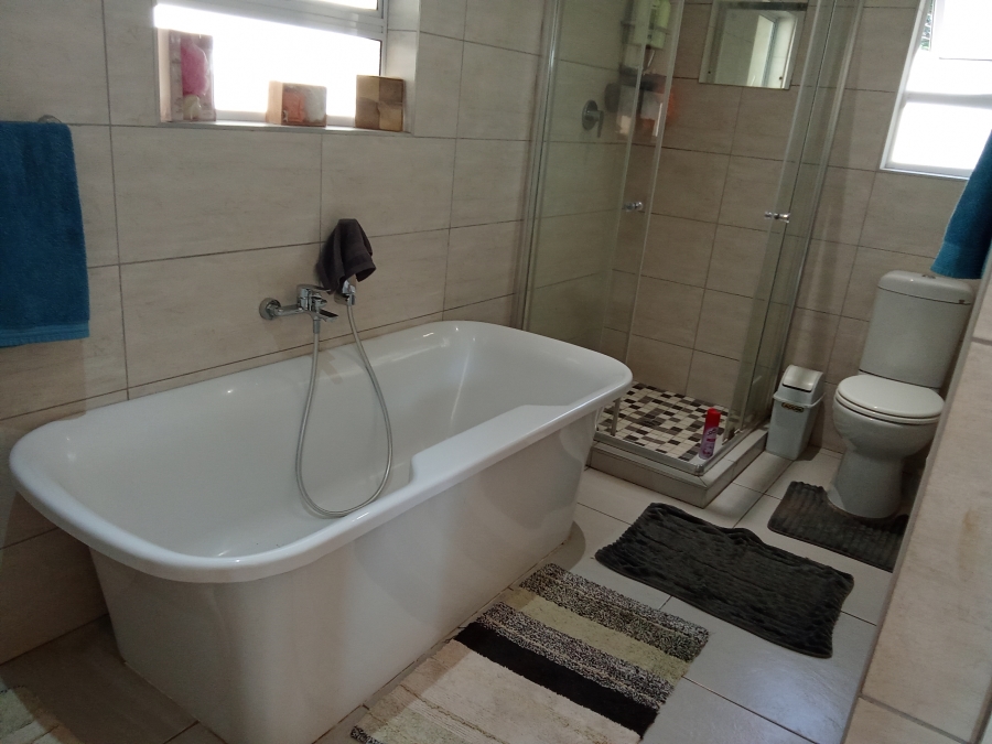 3 Bedroom Property for Sale in Radiokop Gauteng