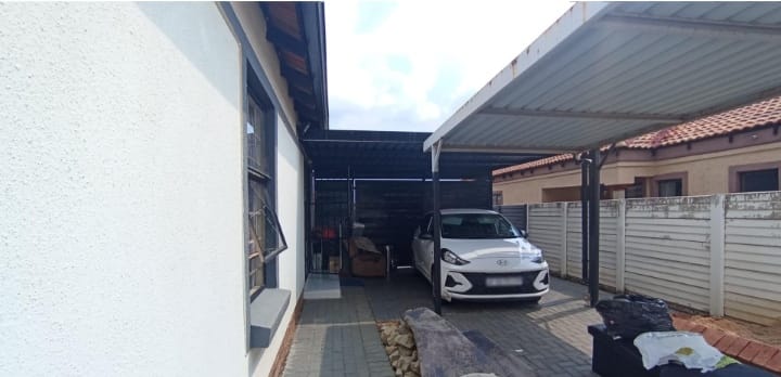 2 Bedroom Property for Sale in Andeon Gauteng