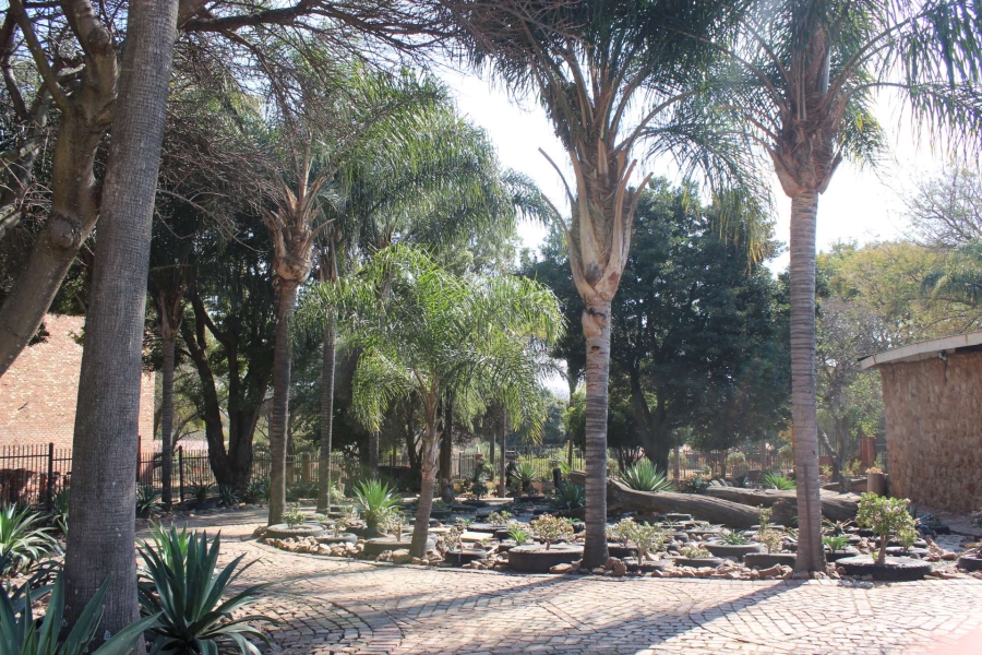 7 Bedroom Property for Sale in Zandfontein AH Gauteng
