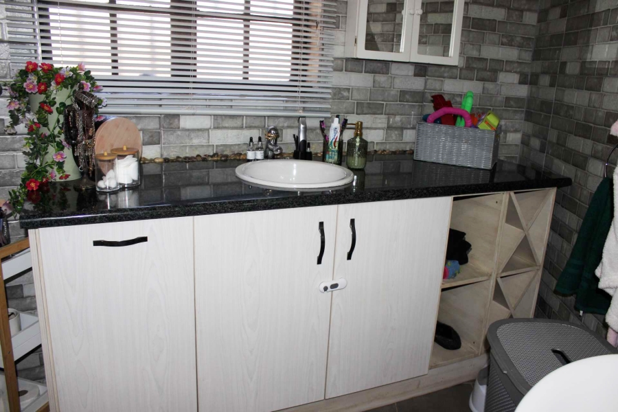 7 Bedroom Property for Sale in Zandfontein AH Gauteng