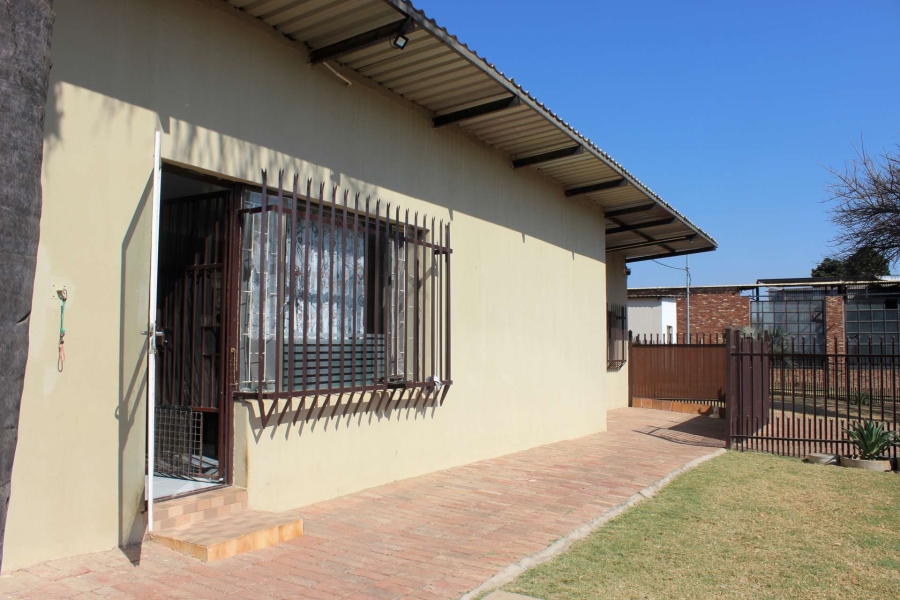 7 Bedroom Property for Sale in Zandfontein AH Gauteng