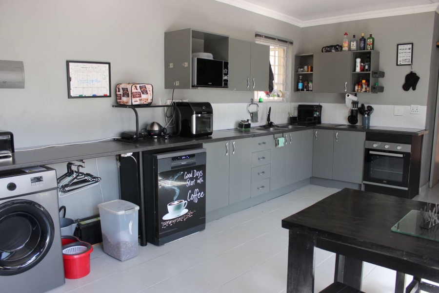7 Bedroom Property for Sale in Zandfontein AH Gauteng