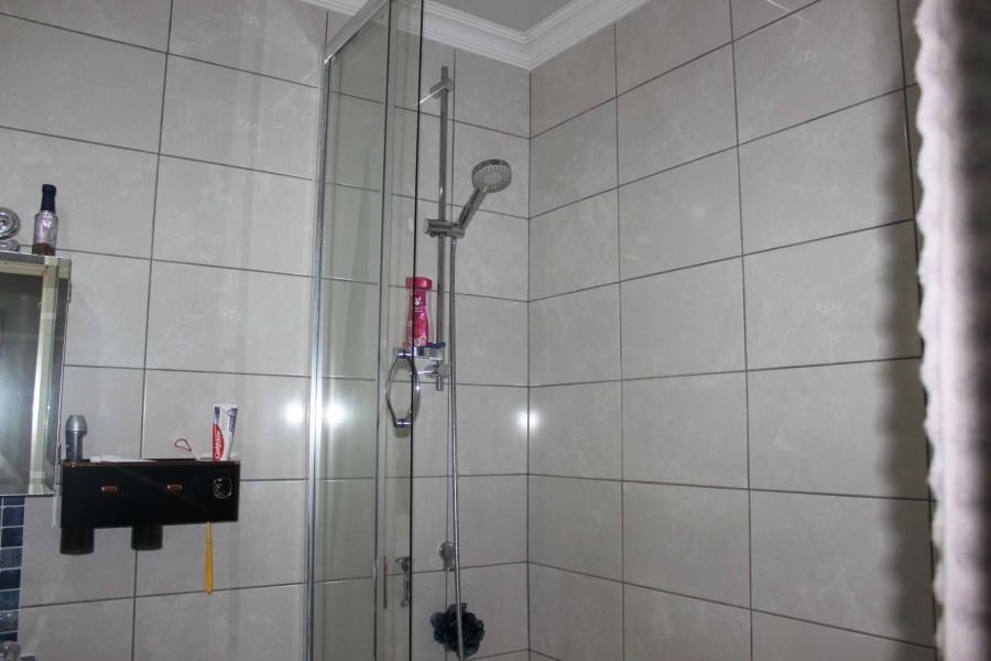 7 Bedroom Property for Sale in Zandfontein AH Gauteng