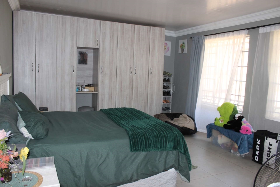 7 Bedroom Property for Sale in Zandfontein AH Gauteng