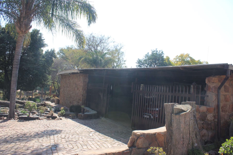 7 Bedroom Property for Sale in Zandfontein AH Gauteng