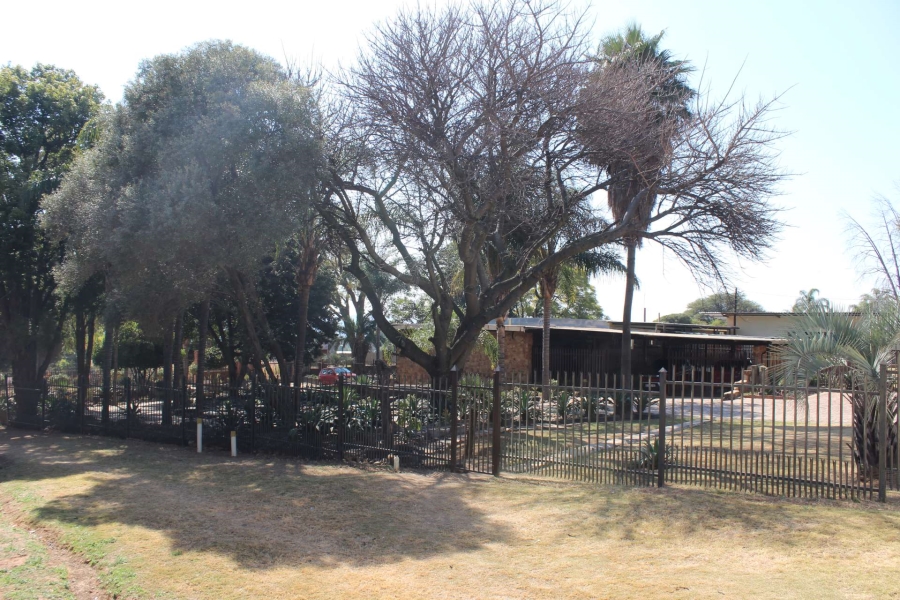 7 Bedroom Property for Sale in Zandfontein AH Gauteng