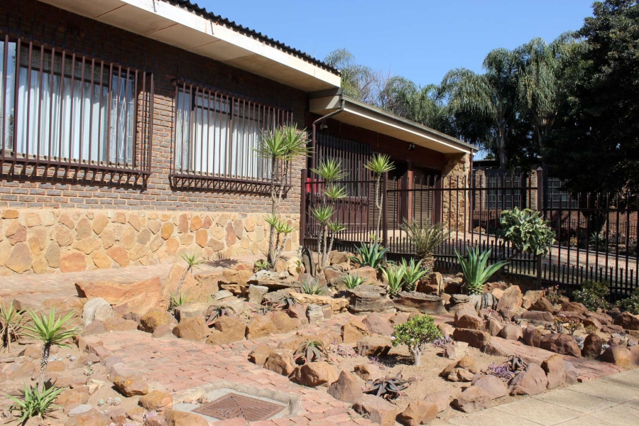 7 Bedroom Property for Sale in Zandfontein AH Gauteng