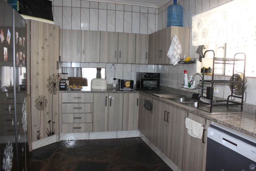 7 Bedroom Property for Sale in Zandfontein AH Gauteng