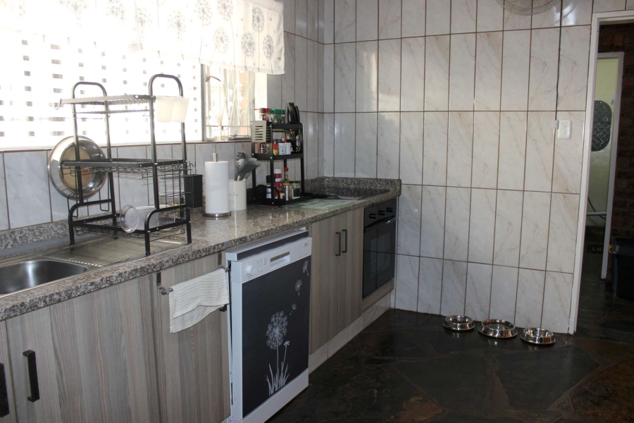 7 Bedroom Property for Sale in Zandfontein AH Gauteng