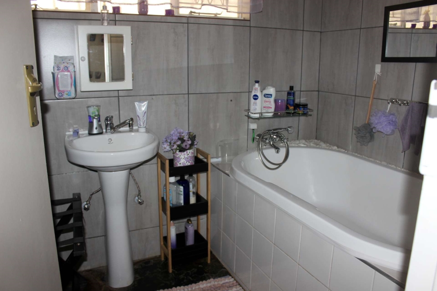 7 Bedroom Property for Sale in Zandfontein AH Gauteng