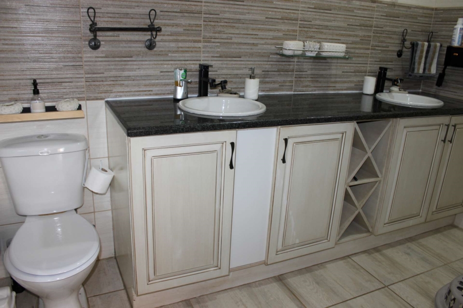 7 Bedroom Property for Sale in Zandfontein AH Gauteng
