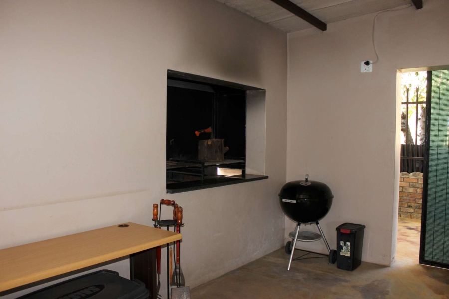7 Bedroom Property for Sale in Zandfontein AH Gauteng
