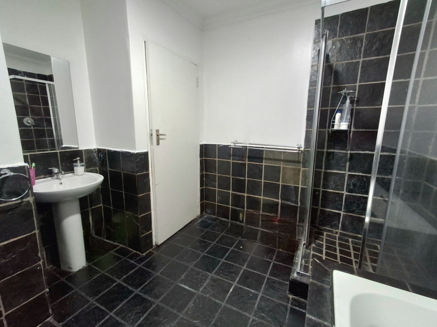 1 Bedroom Property for Sale in Erand Gardens Gauteng