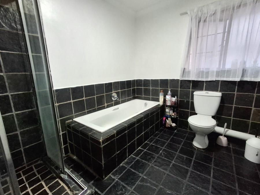 1 Bedroom Property for Sale in Erand Gardens Gauteng