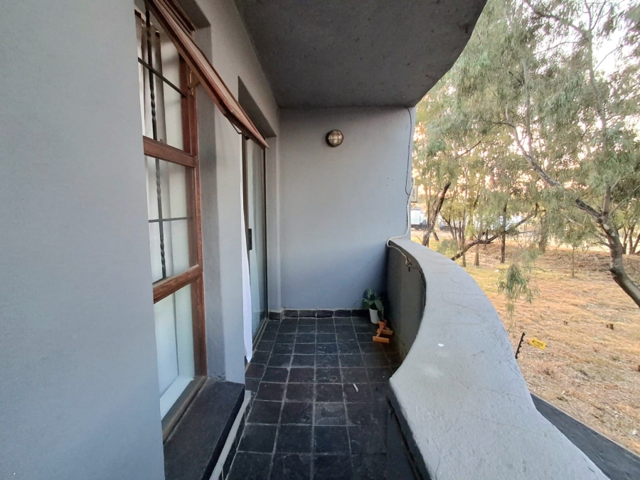 1 Bedroom Property for Sale in Erand Gardens Gauteng