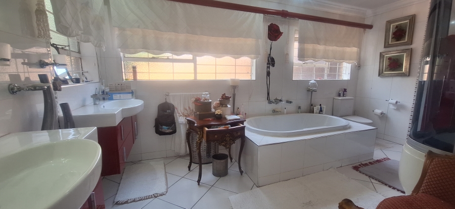 3 Bedroom Property for Sale in Noordheuwel Gauteng
