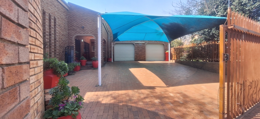 3 Bedroom Property for Sale in Noordheuwel Gauteng