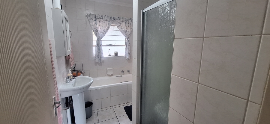 2 Bedroom Property for Sale in Krugersdorp North Gauteng