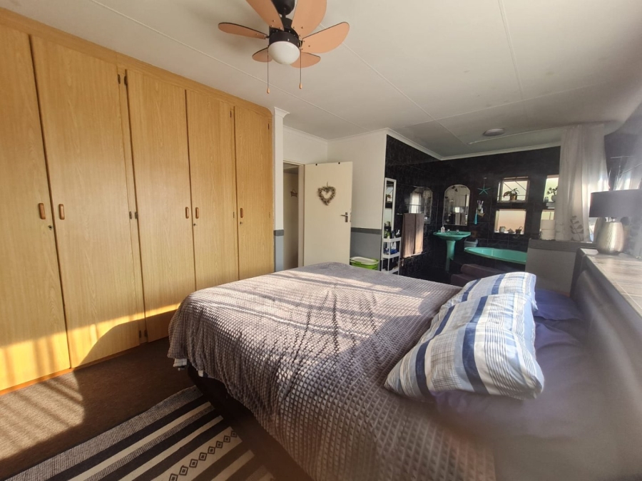 4 Bedroom Property for Sale in Eike Park Gauteng