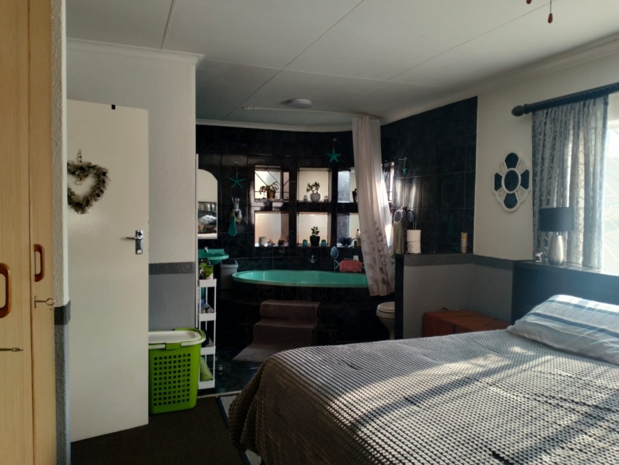 4 Bedroom Property for Sale in Eike Park Gauteng