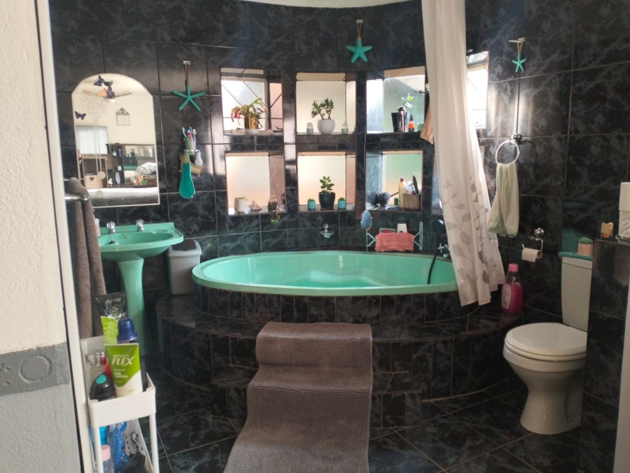 4 Bedroom Property for Sale in Eike Park Gauteng