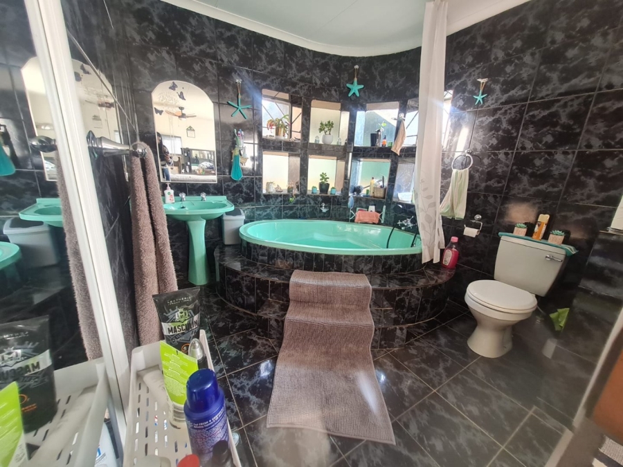 4 Bedroom Property for Sale in Eike Park Gauteng