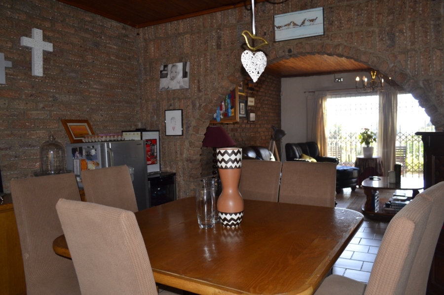 4 Bedroom Property for Sale in Roodekrans Gauteng