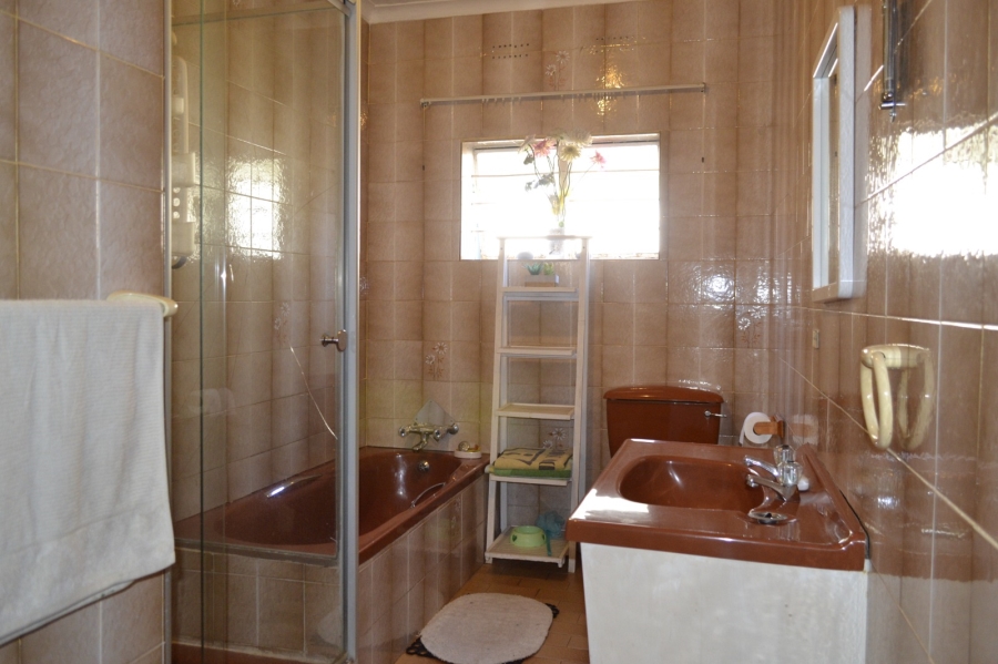 4 Bedroom Property for Sale in Roodekrans Gauteng