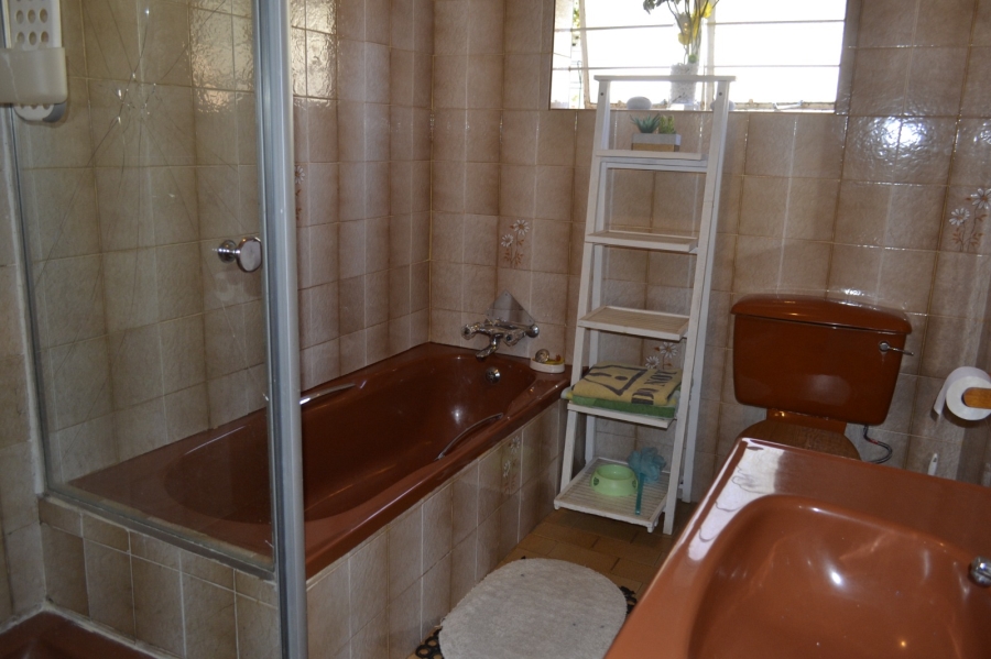 4 Bedroom Property for Sale in Roodekrans Gauteng
