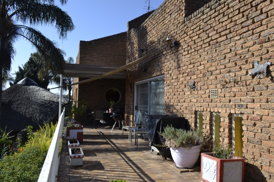 4 Bedroom Property for Sale in Roodekrans Gauteng