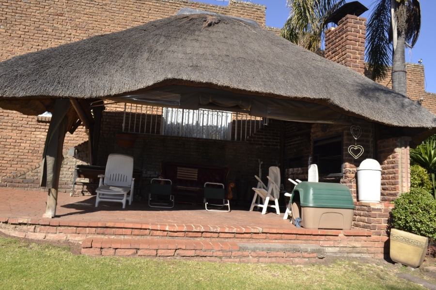 4 Bedroom Property for Sale in Roodekrans Gauteng