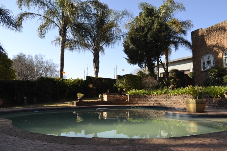 4 Bedroom Property for Sale in Roodekrans Gauteng