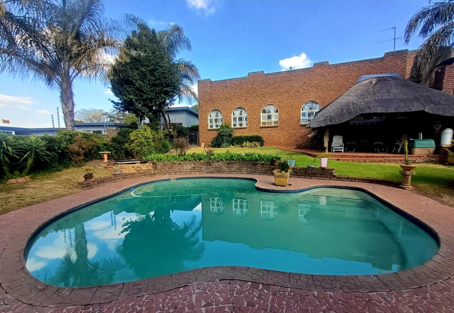 4 Bedroom Property for Sale in Roodekrans Gauteng