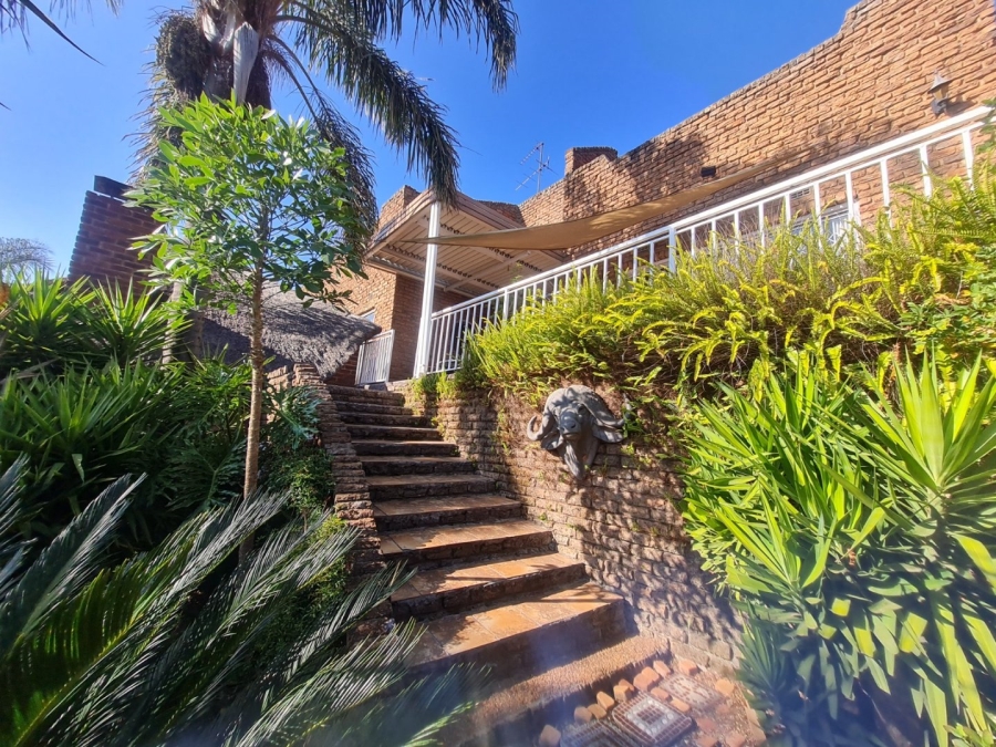 4 Bedroom Property for Sale in Roodekrans Gauteng