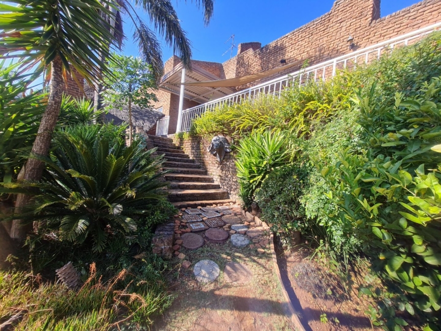 4 Bedroom Property for Sale in Roodekrans Gauteng
