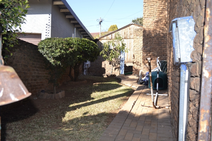 4 Bedroom Property for Sale in Roodekrans Gauteng