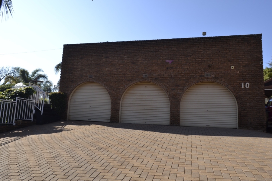 4 Bedroom Property for Sale in Roodekrans Gauteng